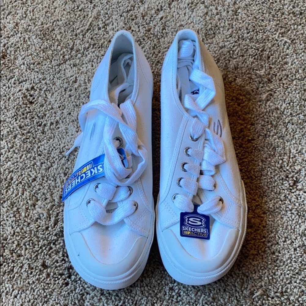 White sketchers tennis shoes